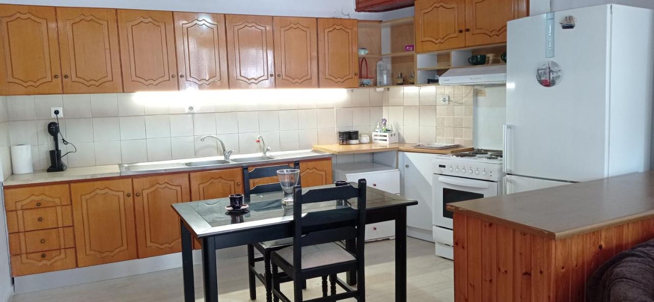 Ευρύχωρο Και Άνετο Διαμέρισμα Στην Ιτέα Joanna'S Apartment Kirra Esterno foto